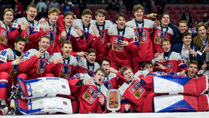 Česko slaví světový bronz. Hokejisté porazili Švédy po neuvěřitelně dlouhé sérii nájezdů