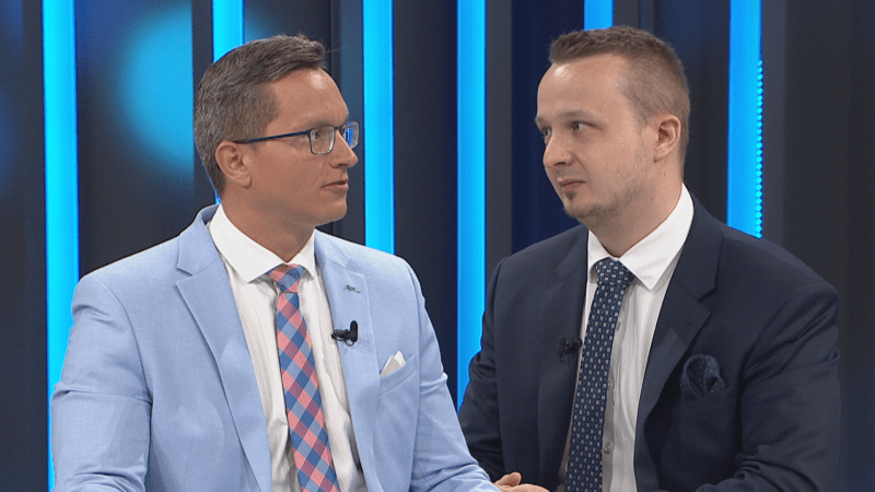 Hádka ekonomů: Můžeme být mezi nejlepšími na světě, řekl Křeček. Vraťte diplom, namítl Bednář Hádka ekonomů: Můžeme být mezi nejlepšími na světě, řekl Křeček. Vraťte diplom, namítl Bednář