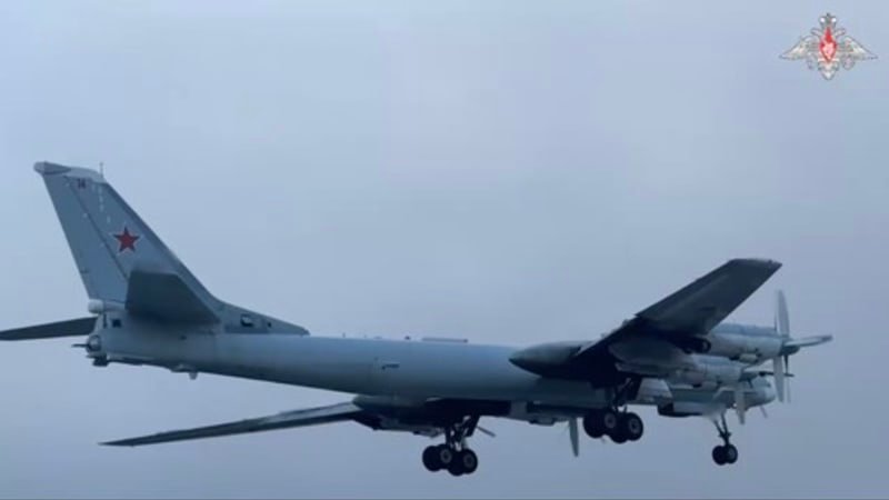 Rusové spustili masivní útok, vzlétly i bombardéry. Ukrajinci prchají do krytů v celé zemi Rusové spustili masivní útok, vzlétly i bombardéry. Ukrajinci prchají do krytů v celé zemi