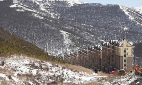 Děsivé video z lanovky: Dítě padalo z dvanácti metrů. Jako zázrakem vyvázlo téměř bez zranění
