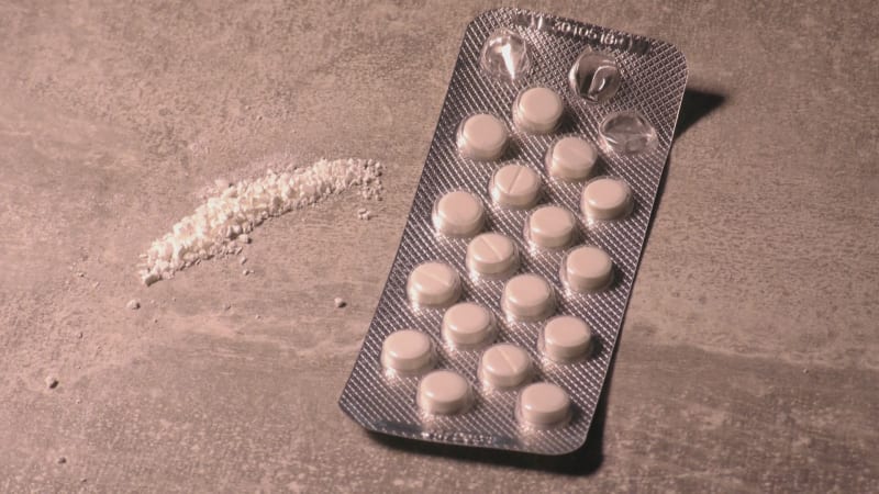 Přes milion Čechů trpí závislostí na lécích. Mohou být nebezpečné jako heroin, varuje expert