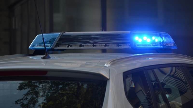 Děsivé záběry z Kolínska: Policejní auto doslova vyletělo ze silnice, skončilo v kotrmelcích Děsivé záběry z Kolínska: Policejní auto doslova vyletělo ze silnice, skončilo v kotrmelcích