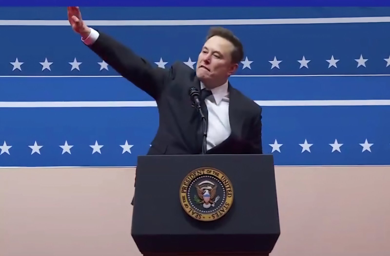Mainstream opět lže a manipuluje: Muskův pozdrav „od srdce“ podává jako hajlování (video) Mainstream opět lže a manipuluje: Muskův pozdrav „od srdce“ podává jako hajlování (video)