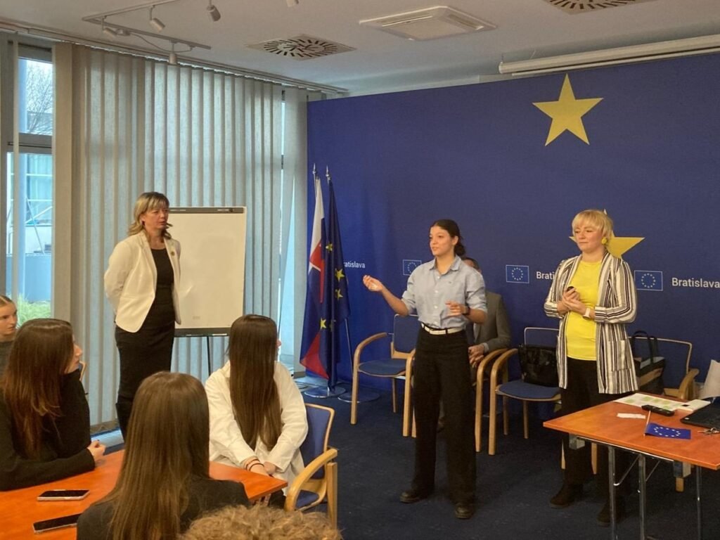 Deň rozvoja zručností na Zastúpení Európskej komisie: Žiaci OA Nevädzová predstavili kreatívne návrhy na zlepšenie života Deň rozvoja zručností na Zastúpení Európskej komisie: Žiaci OA Nevädzová predstavili kreatívne návrhy na zlepšenie života