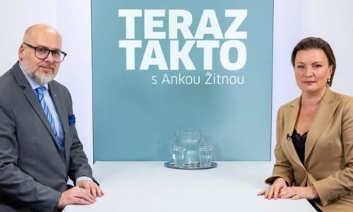 VIDEO: Vďaka jednému volebnému obvodu na Slovensku sa viac ako 4 milióny voličov musí pozerať na to, čo vystrája poslanec Hlasu Samuel “Sláva Ukrajine” Migaľ, ktorý dostal vo voľbách 3200 preferenčných hlasov.