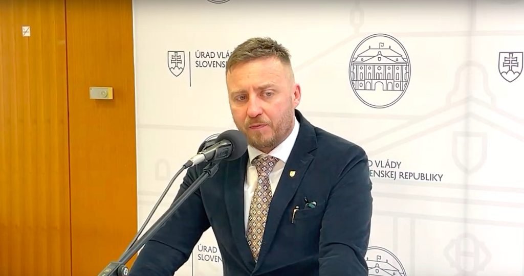 VIDEO: Splnomocnenec vlády pre prešetrenie manažovania zdrojov počas covidizmu Peter Kotlár informoval, že správa o jeho doterajšej činnosti bola vládou schválená a avizoval aj rozšírenie svojich kompetencií. VIDEO: Splnomocnenec vlády pre prešetrenie manažovania zdrojov počas covidizmu Peter Kotlár informoval, že správa o jeho doterajšej činnosti bola vládou schválená a avizoval aj rozšírenie svojich kompetencií.