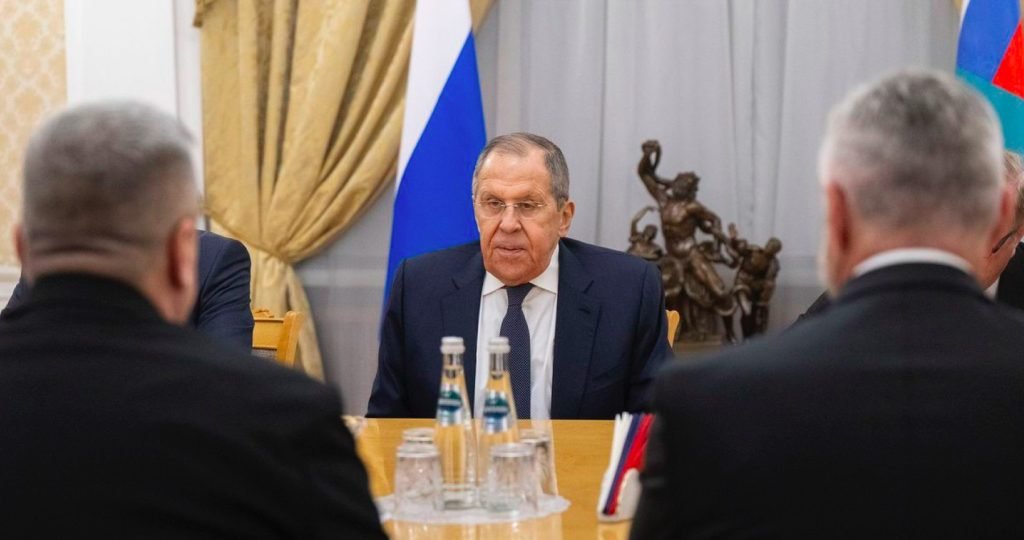 Delegácia poslancov slovenského parlamentu na čele s jeho podpredsedami Gašparom a Dankom rokovali v Moskve s ruským ministrom zahraničných vecí Lavrovom aj so šéfku hornej komory ruského parlamentu Matvijenkovou o vojne na Ukrajine, mieri a energetike Delegácia poslancov slovenského parlamentu na čele s jeho podpredsedami Gašparom a Dankom rokovali v Moskve s ruským ministrom zahraničných vecí Lavrovom aj so šéfku hornej komory ruského parlamentu Matvijenkovou o vojne na Ukrajine, mieri a energetike