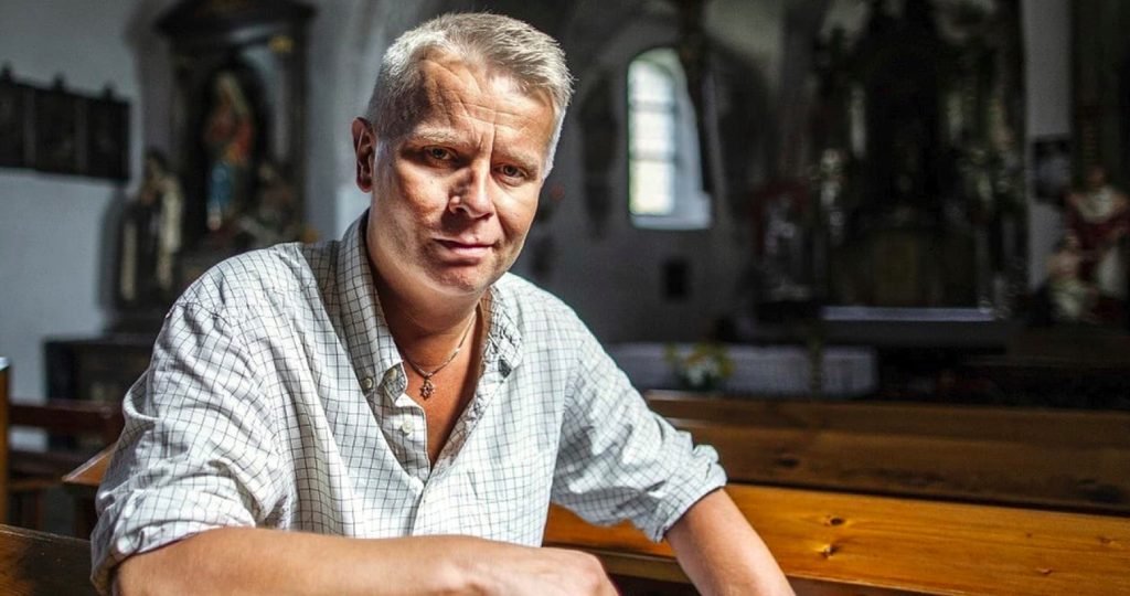 Bývalý novinár Karol Lovaš o prevrate, ktorý opozícia na Slovensku organizuje proti Ficovej vláde a koordinuje so zahraničnou diverznou zločineckou skupinou, ale aj o tom, ako voľakedy on sám naletel na klamstvá, ktoré v minulosti šírili politickí oponenti a novinári o Vladimírovi Mečiarovi Bývalý novinár Karol Lovaš o prevrate, ktorý opozícia na Slovensku organizuje proti Ficovej vláde a koordinuje so zahraničnou diverznou zločineckou skupinou, ale aj o tom, ako voľakedy on sám naletel na klamstvá, ktoré v minulosti šírili politickí oponenti a novinári o Vladimírovi Mečiarovi