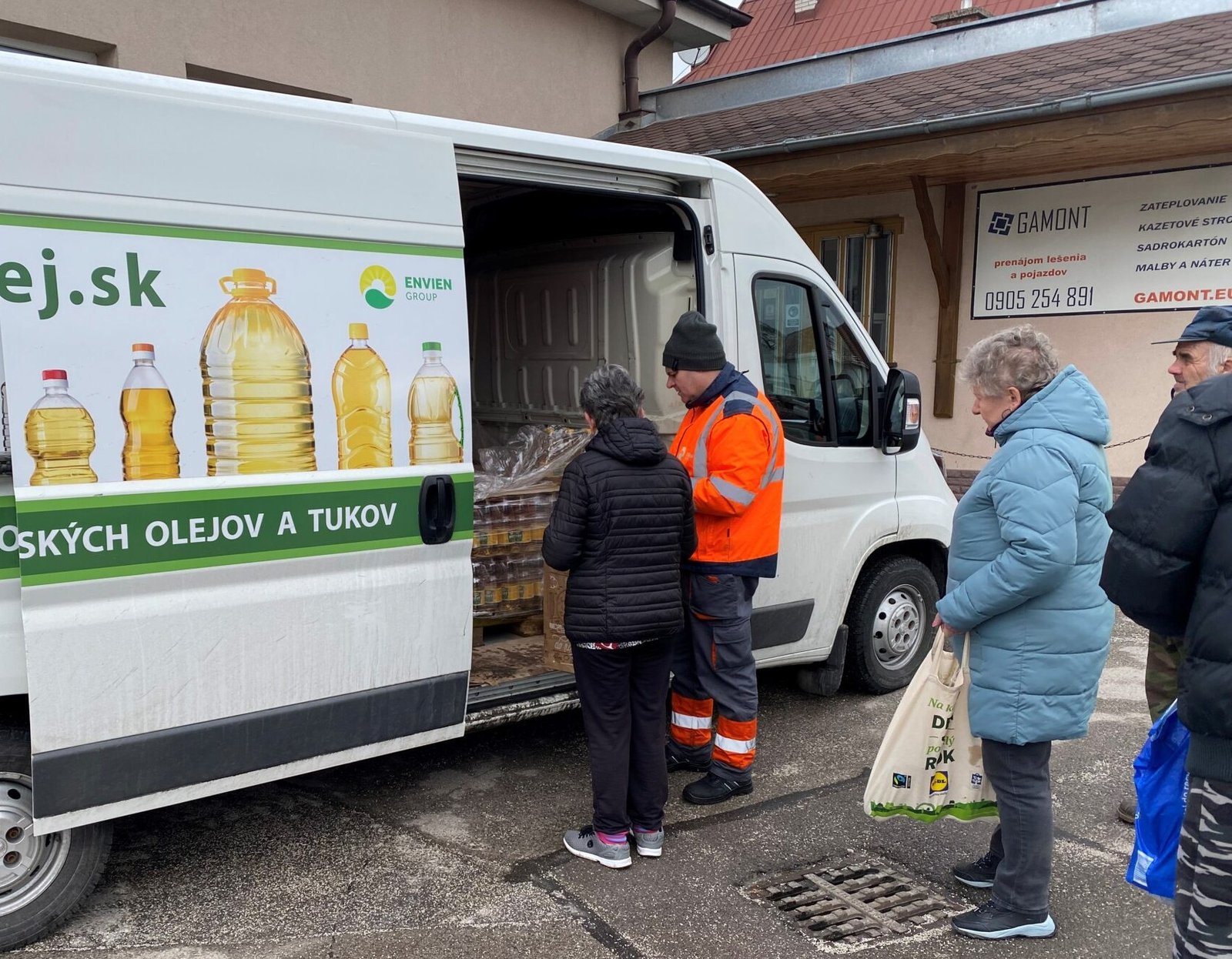 Na zhodnotenie šlo rekordných vyše tritisíc litrov oleja Na zhodnotenie šlo rekordných vyše tritisíc litrov oleja