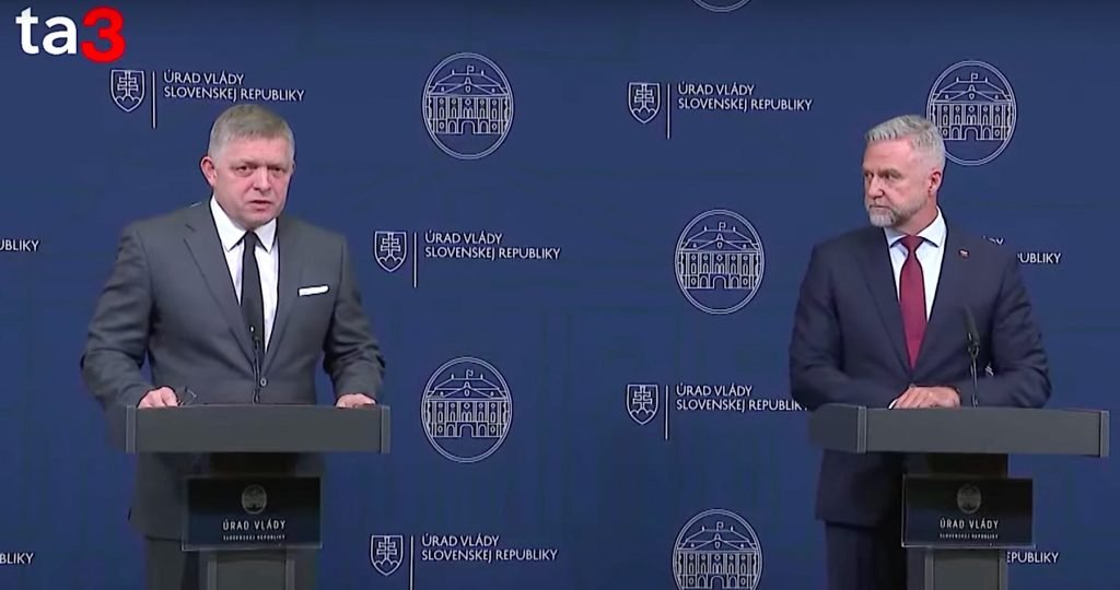 „Na Slovensku je prítomná diverzná skupina zahraničných expertov, ktorí organizovali protesty v Gruzínsku aj prevrat na Ukrajine,“ vyhlásil premiér Fico po rozhovore s prezidentom Pellegrinim „Na Slovensku je prítomná diverzná skupina zahraničných expertov, ktorí organizovali protesty v Gruzínsku aj prevrat na Ukrajine,“ vyhlásil premiér Fico po rozhovore s prezidentom Pellegrinim