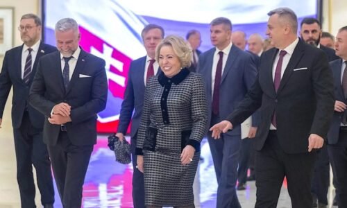 VIDEO: Slovensko se během krátké doby etablovalo pod Ficovým vedením do respektovaného státu s neutrálním profilem, a to přesto, že země je členem NATO.