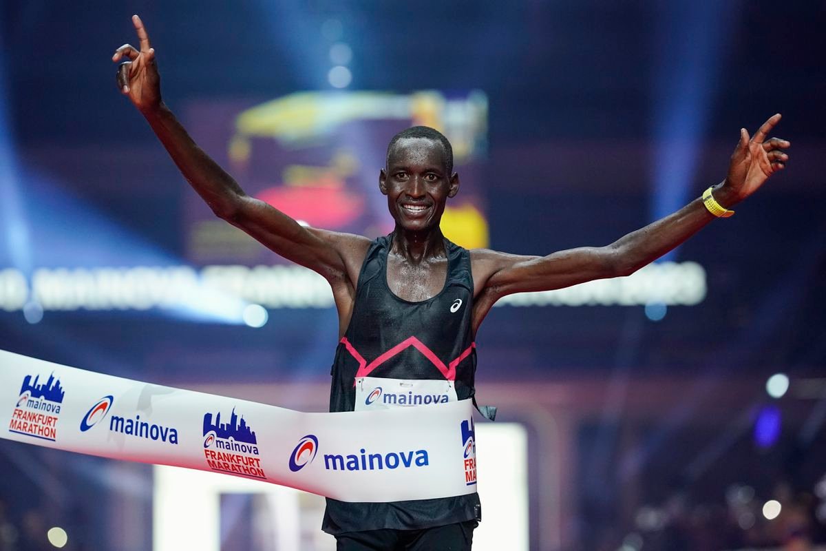 Víťaz maratónov bol suspendovaný za porušenie antidopingových pravidiel