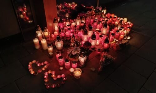 Pieta za hradecké oběti: Zemřela matka dvou dětí a 19letá dívka. Lidé jsou stále v šoku