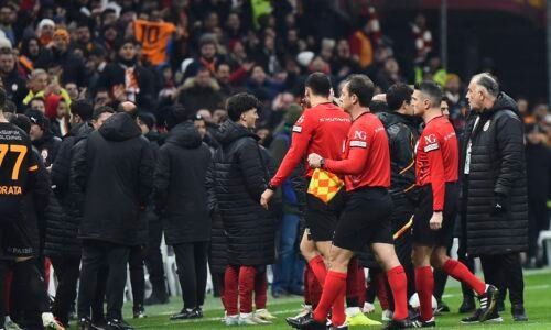 Galatasaray priznal, že penalta bola nespravodlivá. Napriek tomu kritizuje súpera za stiahnutie hráčov