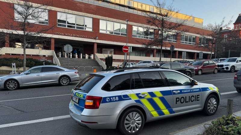 Poplach na Vysoké škole ekonomické v Praze. Anonym vyhrožuje útokem, zasahuje policie Poplach na Vysoké škole ekonomické v Praze. Anonym vyhrožuje útokem, zasahuje policie