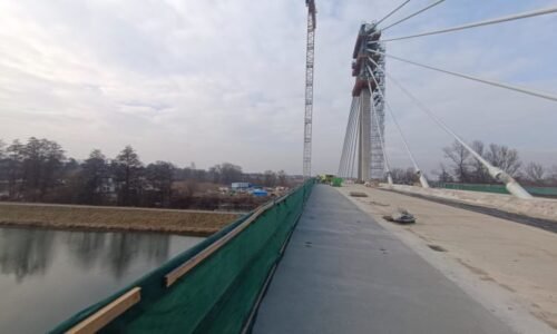 V Pardubicích se dokončuje impozantní stavba. Nejdelší lanový most v zemi měří stovky metrů
