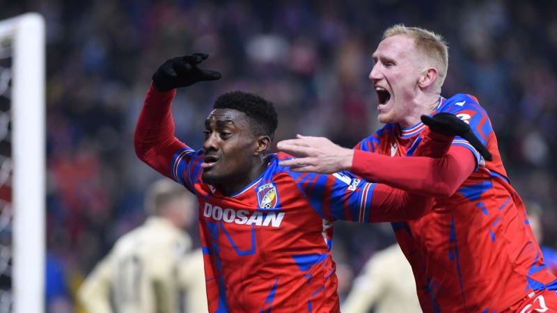 Plzeňský uragán v první půli poslal Viktorii do osmifinále EL. Maďarům nasázela tři góly