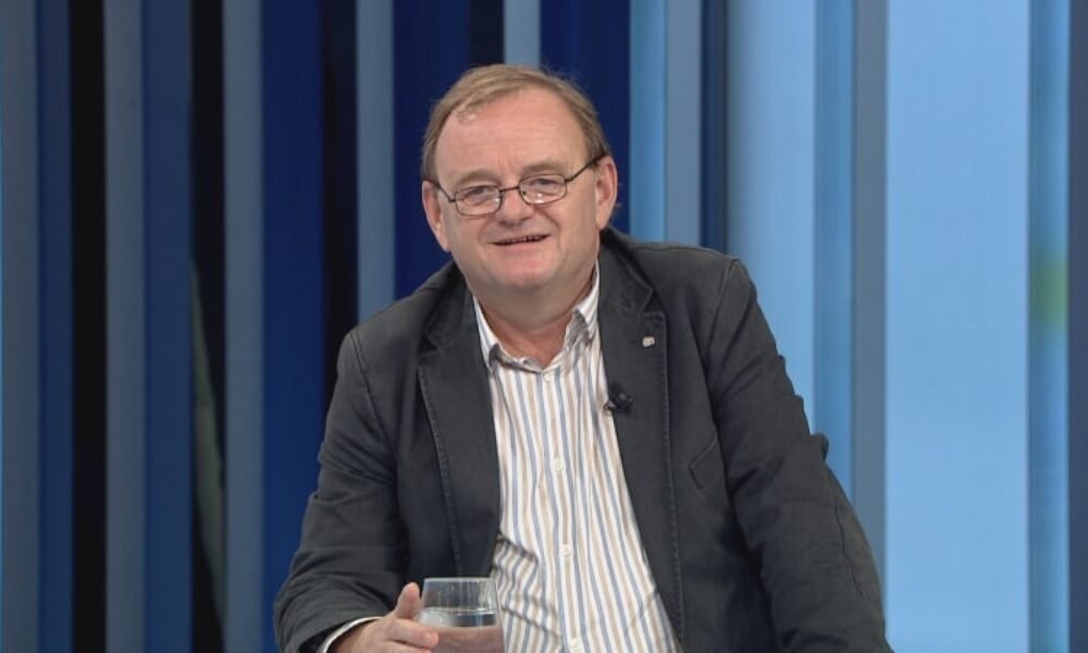 Okamurův moment pravdy. Po volbách musí vládnout, nebo bude mít problém, tvrdí Stoniš