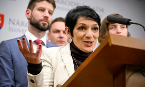 Extrémizmus má na Slovensku podporu Smeru. Bombicov prípad je toho dôkazom, tvrdia progresívci