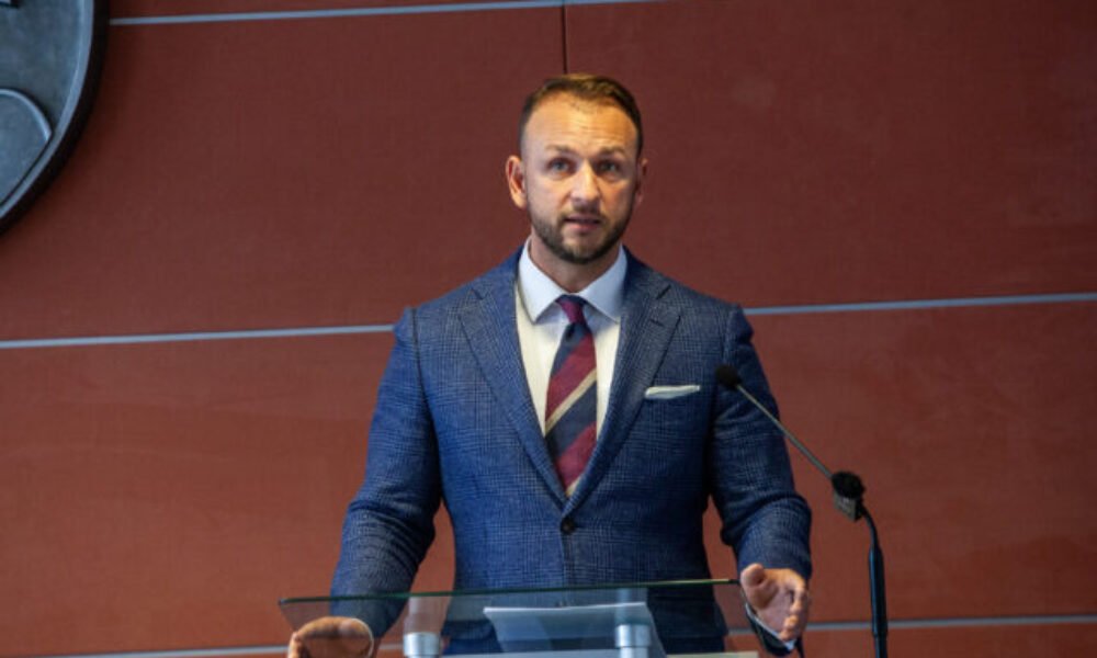 Ministerstvo Šutaja Eštoka získalo pre policajtov novostavbu s nájomnými bytmi, hovorí o výhodnej kúpe