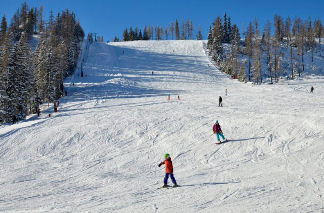 316666_strbske-pleso-640x420.jpg Lyžiarske strediská dosnežujú, pripravujú sa na prázdniny