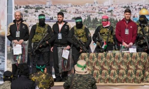 318761_aptopix_israel_palestinians_14148-640x420.jpg Hamas začne v pondelok prepúšťať izraelských rukojemníkov, udeje sa tak pred mierovým samitom