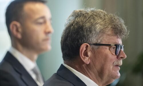 Školské odbory považujú zvýšenie platov za akceptovateľný kompromis, kritizujú však nadtarifné odmeňovanie Školské odbory považujú zvýšenie platov za akceptovateľný kompromis, kritizujú však nadtarifné odmeňovanie