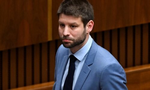 Šimečka vyzýva Šutaja Eštoka na rýchle vyšetrenie podozrenia zo zabitia bezdomovca v Bratislave