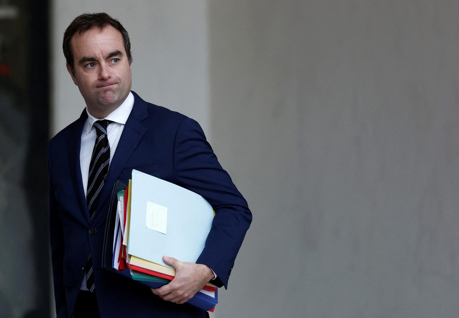 Francúzsko odovzdalo Pobrežiu Slonoviny svoju jedinú vojenskú základňu v krajine