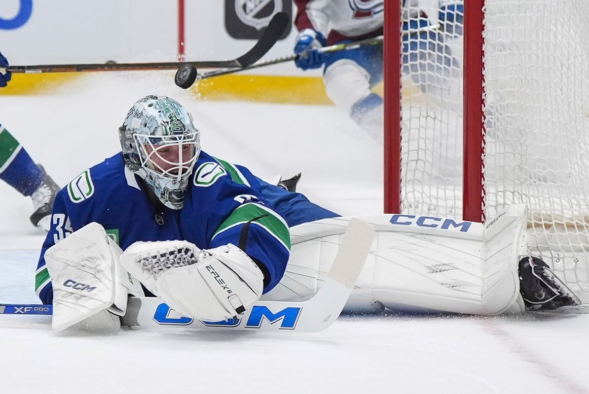 Medzi hráčmi týždňa NHL takmer nepriestrelný brankár a dve ofenzívne hviezdy