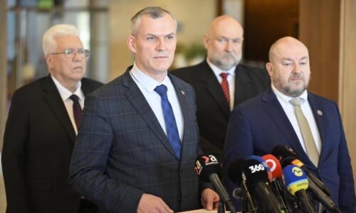 Huliakovci nabrali na sile a majú novú požiadavku. Taraba skončiť nemusí, v hre je iné Dankovo ministerstvo
