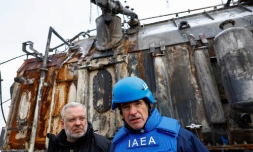 Šéf atómovej agentúry navštívil Kyjev. Útoky na energetiku Ukrajiny môžu viesť k jadrovej havárii, varuje