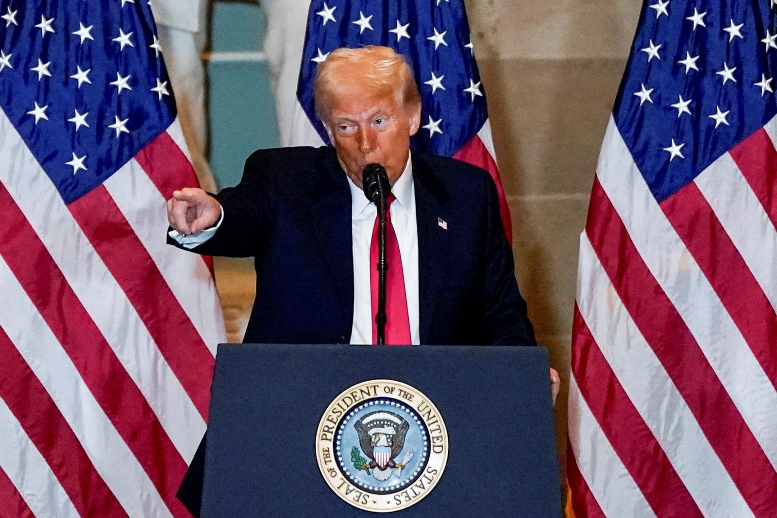 Biely dom zruší miesta tisícok zamestnancov ministerstva zdravotníctva. Trump sľúbil zefektívnenie štátu