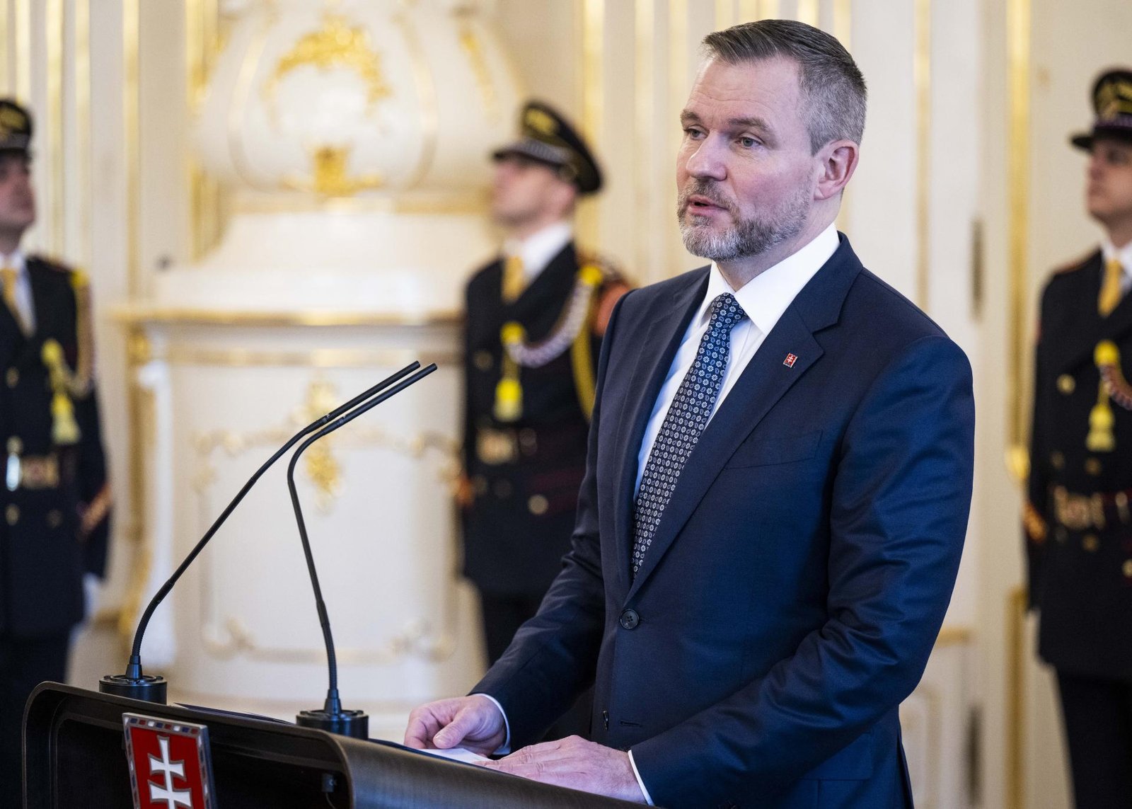 Pellegrini podpísal zmeny v zdravotníckej legislatíve podľa dohody s odborármi