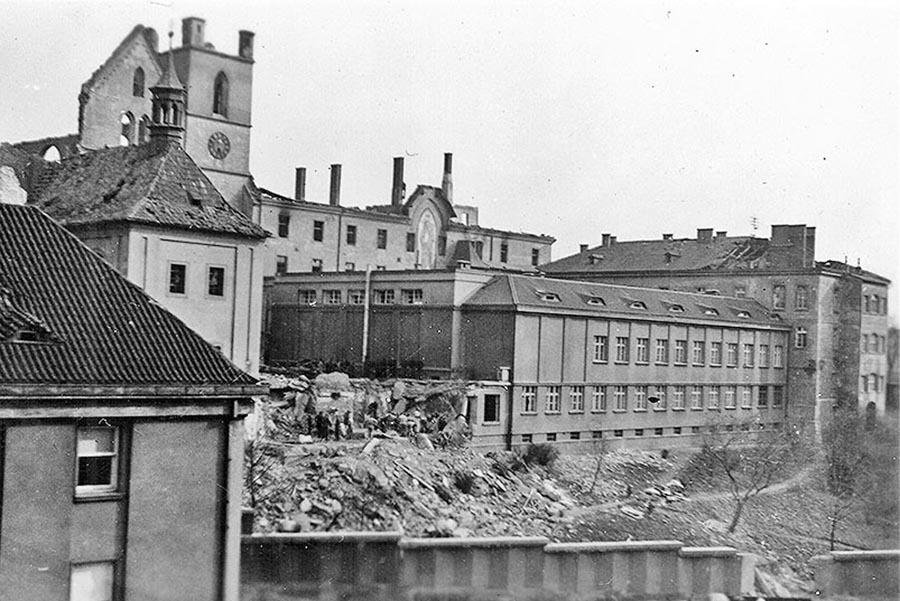 Navigačný omyl spôsobil pohromu. Spojenecké lietadlá mierili na Drážďany, zbombardovali však Prahu Navigačný omyl spôsobil pohromu. Spojenecké lietadlá mierili na Drážďany, zbombardovali však Prahu