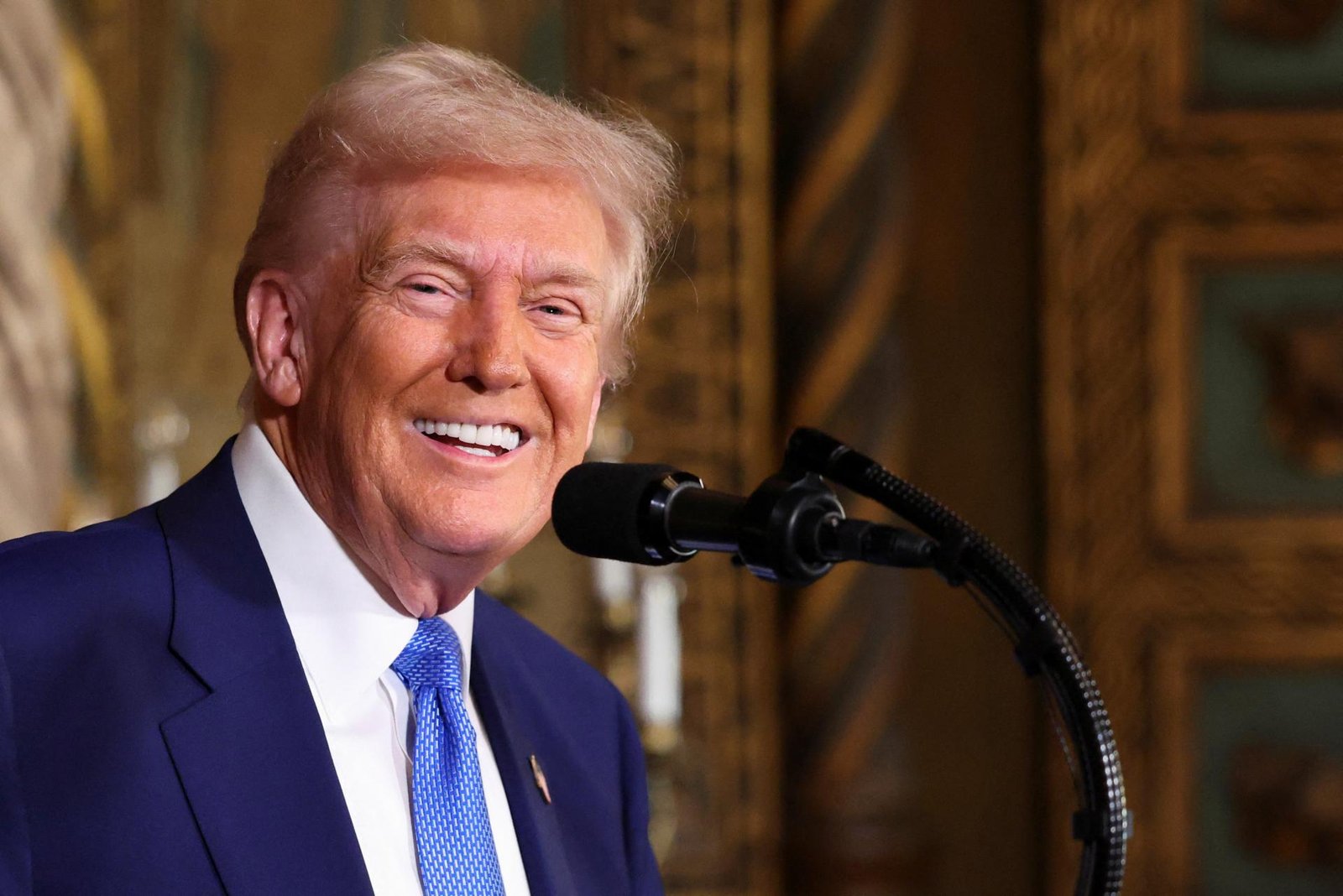 Clá, ktoré Spojené štáty zavedú na autá z dovozu, budú okolo 25 percent, vyhlásil Trump