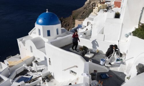 Seizmická aktivita na gréckom ostrove Santorini klesá, školy zostanú zatvorené