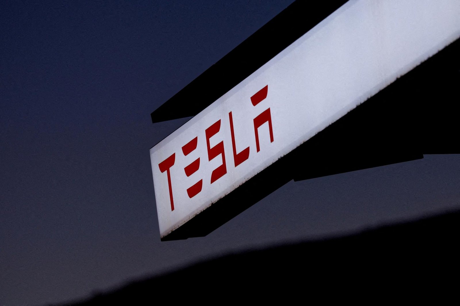 Tesla kupuje aktíva insolventnej nemeckej strojárskej skupiny Manz Tesla kupuje aktíva insolventnej nemeckej strojárskej skupiny Manz