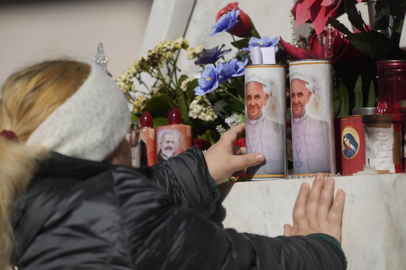 Pápežov stav sa mierne zlepšil a už netrpí astmatickými záchvatmi, uviedol Vatikán Pápežov stav sa mierne zlepšil a už netrpí astmatickými záchvatmi, uviedol Vatikán