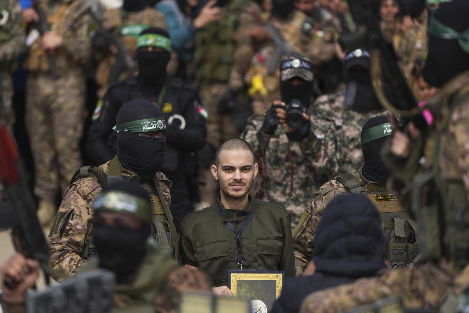 Hamas odovzdal Červenému krížu ďalších troch rukojemníkov, posledného nažive prepustia počas dňa Hamas odovzdal Červenému krížu ďalších troch rukojemníkov, posledného nažive prepustia počas dňa