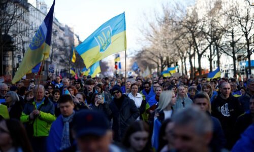 Za podporu Ukrajiny demonštrovali tisíce ľudí v Paríži, menšie akcie boli aj inde
