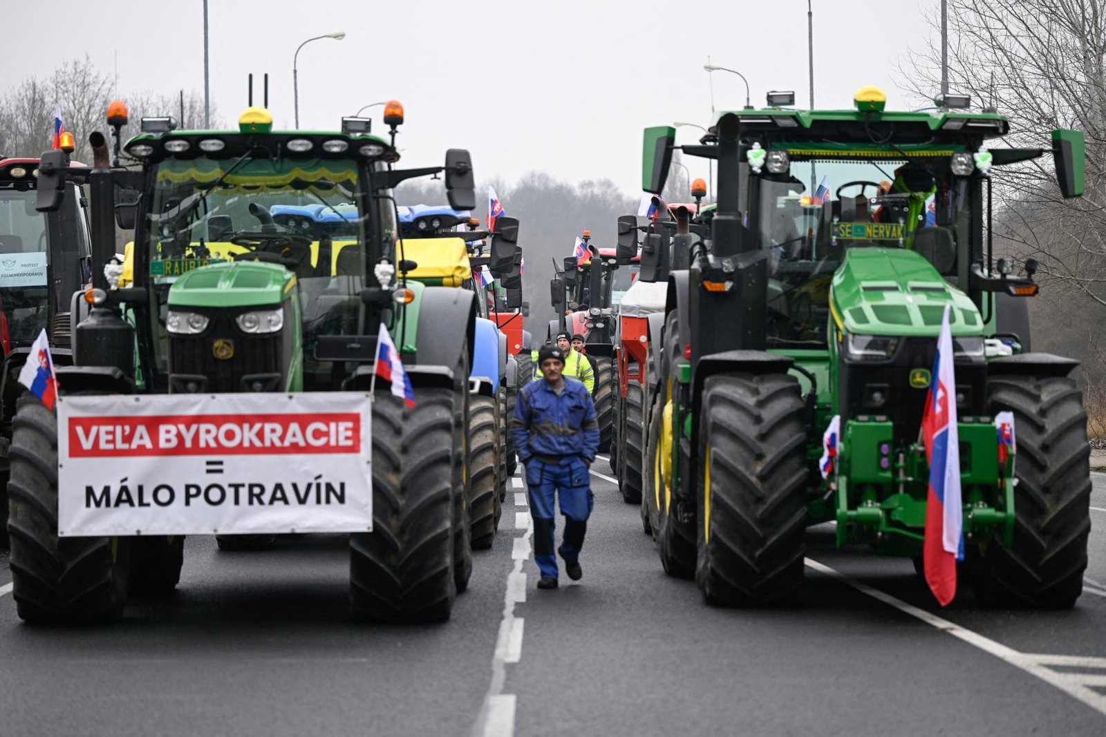 Farmári blokujú hraničný priechod, protestujú proti dohode Mercosur Farmári blokujú hraničný priechod, protestujú proti dohode Mercosur