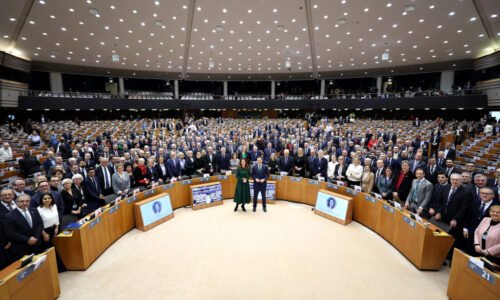 Európsky výbor regiónov odštartoval nové funkčné obdobie. Bratislavský župan bol vymenovaný za podpredsedu komisie EVR pre politiku súdržnosti a rozpočet EÚ Európsky výbor regiónov odštartoval nové funkčné obdobie. Bratislavský župan bol vymenovaný za podpredsedu komisie EVR pre politiku súdržnosti a rozpočet EÚ