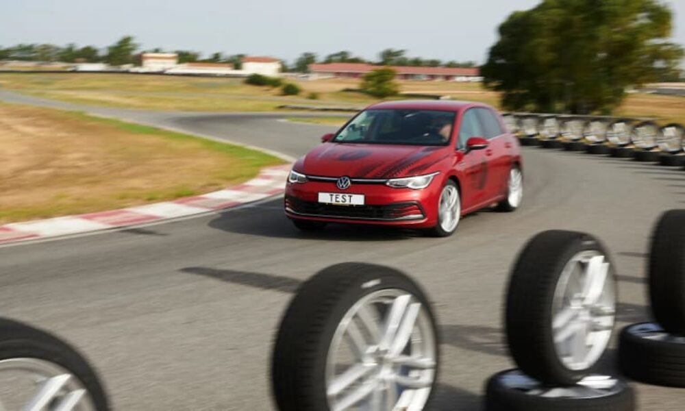 Pozor na nebezpečné pneumatiky, varuje přední autoklub. Jsou levné, ale nepřilnou k vozovce