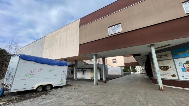 Znásilnění 17leté dívky během plesu v Ústí? Útočit měla skupina mladíků. Případ řeší policie Znásilnění 17leté dívky během plesu v Ústí? Útočit měla skupina mladíků. Případ řeší policie