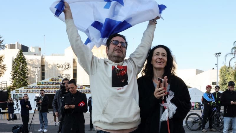 Hamás propustil další dvě rukojmí. Třetí se má dostat na svobodu během dne