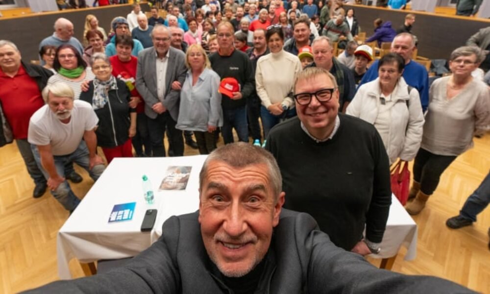 KOMENTÁŘ: ANO a STAN brázdí Česko. A co dělá Spolu? Pere se o místa na kandidátkách