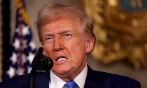 Trump: Zelenskyj je diktátor bez voleb, odvedl hroznou práci. Varoval ho před ztrátou území