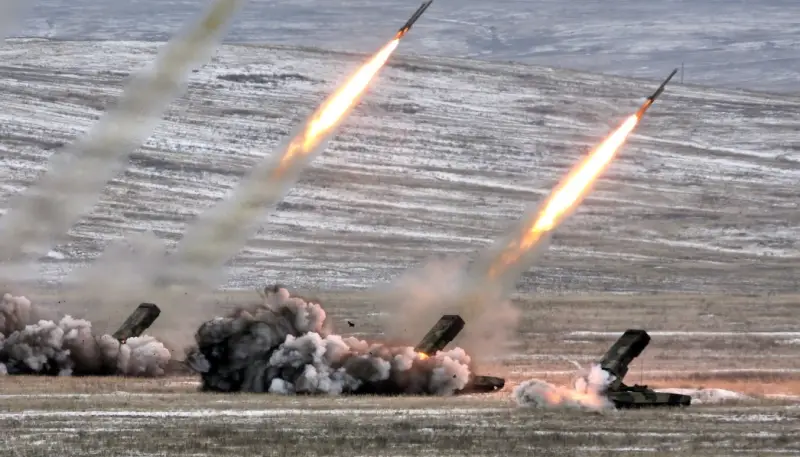 Video: Raketomety Solncepok útočili na ukrajinské pozície v Charkovskej oblasti