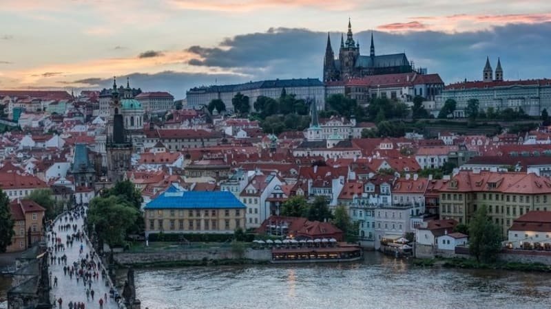 Česko si pohoršilo v žebříčku vnímané korupce. Na Slovensku se naplno projevuje „efekt Fico“